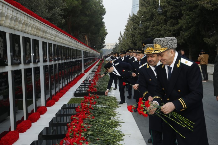 Baş Prokurorluğun rəhbərliyi və kollektivi Şəhidlər xiyabanını ziyarət edib - FOTO